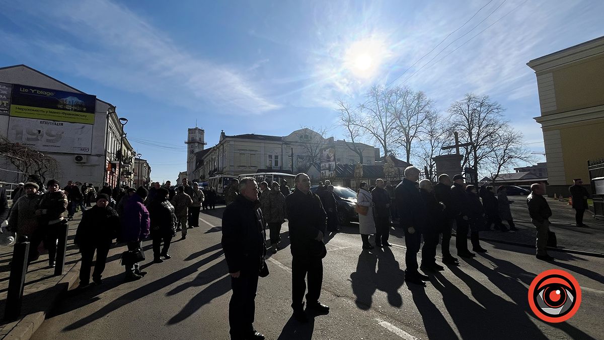 22 лютого Коломия прощалася з Героєм Михайлом Дрогомирецьким 11