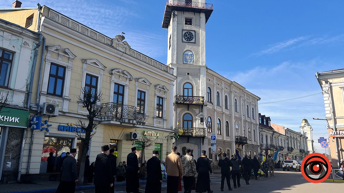 22 лютого Коломия прощалася з Героєм Михайлом Дрогомирецьким 8