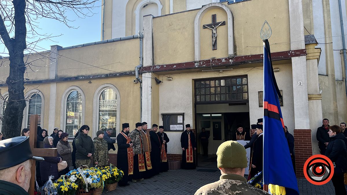 22 лютого Коломия прощалася з Героєм Михайлом Дрогомирецьким 2