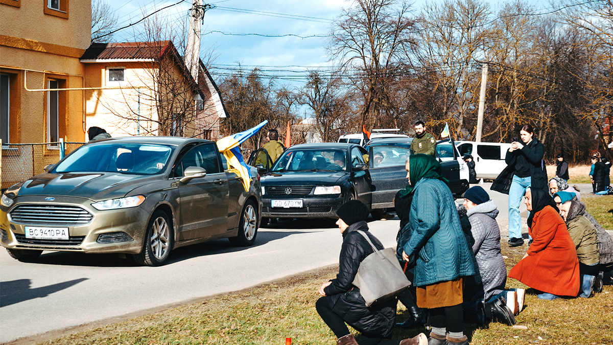 На колінах Нижній Вербіж зустрічав Героя Дмитра Олексюка 1