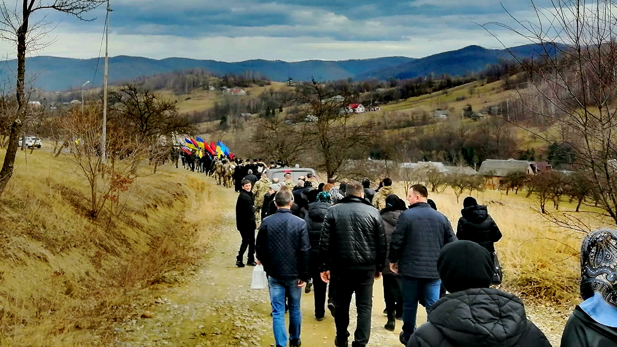 У Слободі навіки попрощалися з загиблим воїном Юрієм Татарчуком 2