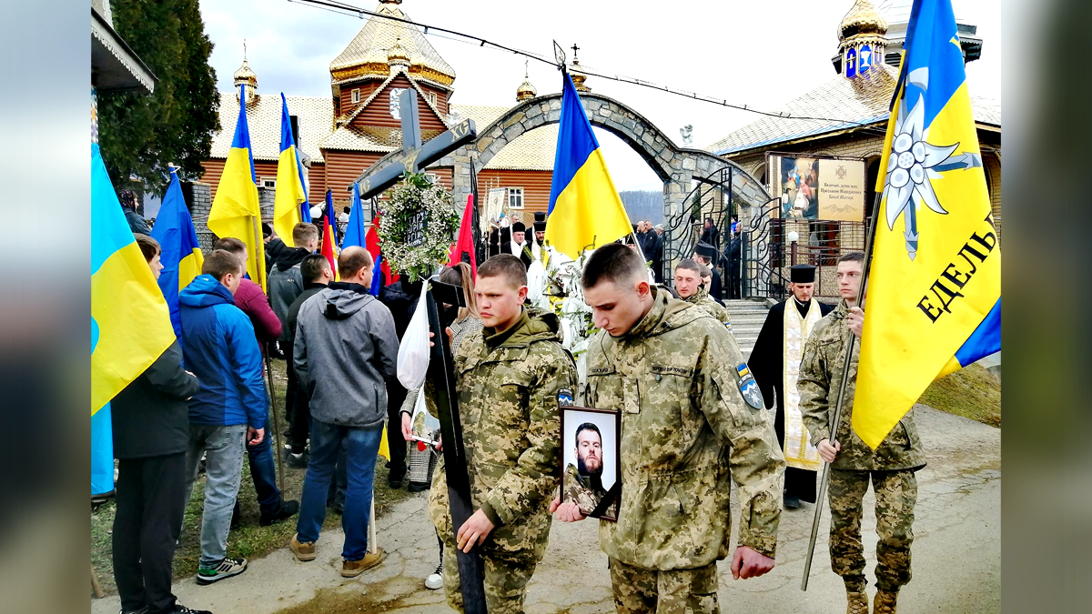 У Слободі навіки попрощалися з загиблим воїном Юрієм Татарчуком