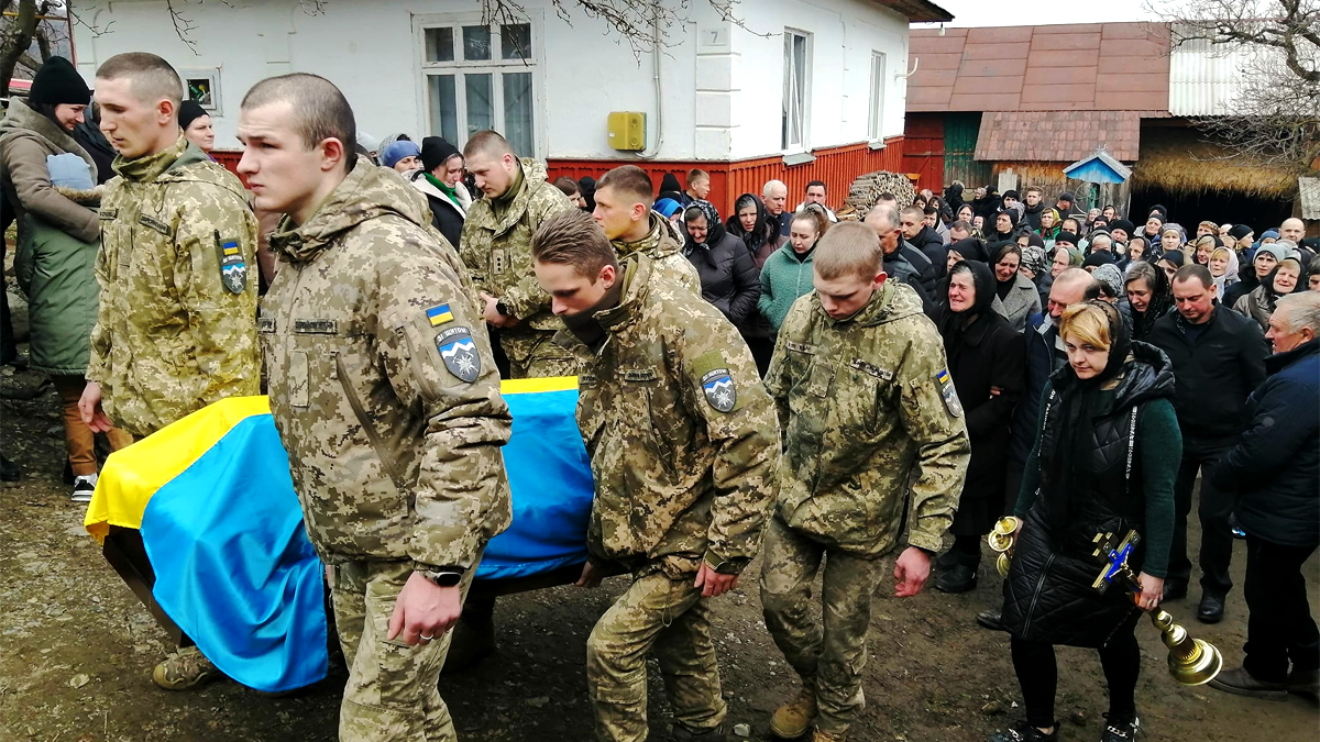 У Слободі навіки попрощалися з загиблим воїном Юрієм Татарчуком 1