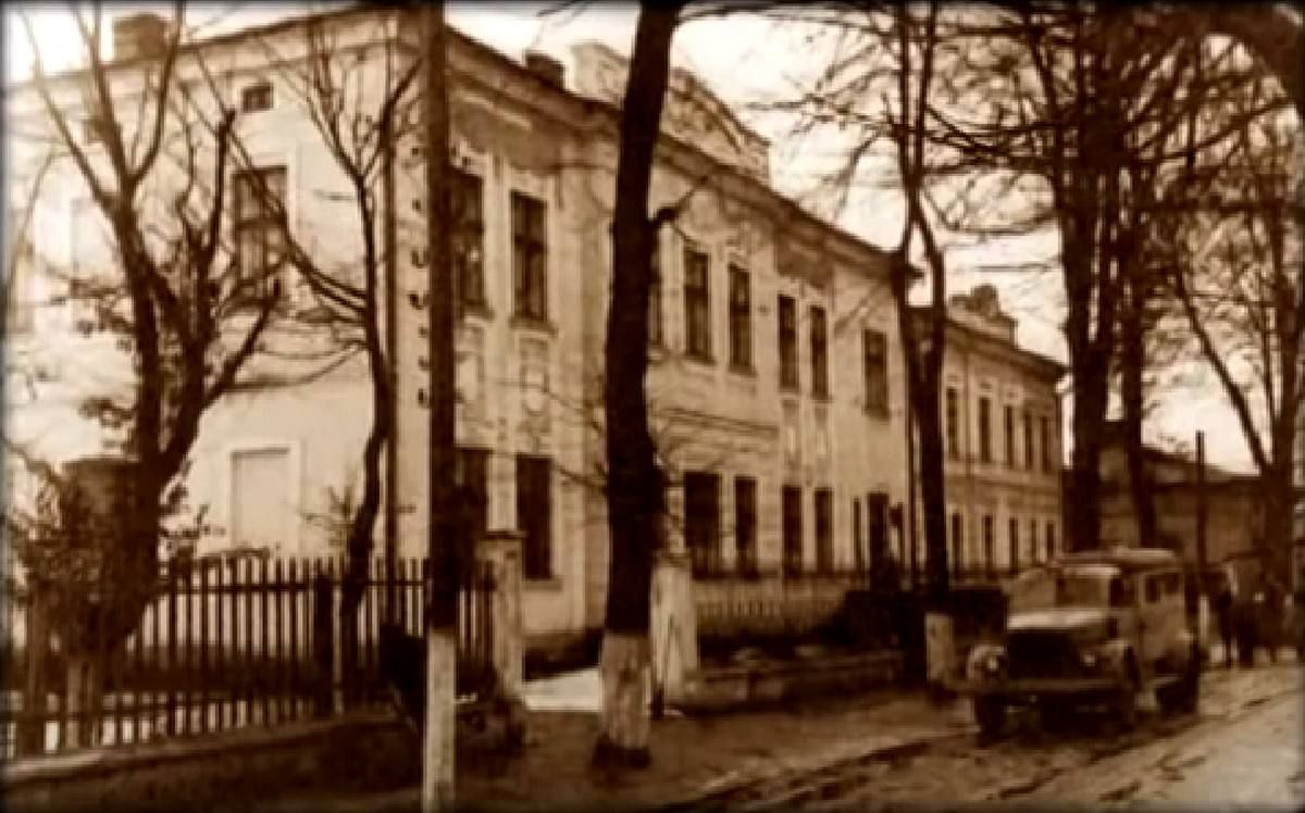 За скільки у Коломиї продали будівлю колишньої поліклініки на вул. Шухевича 1