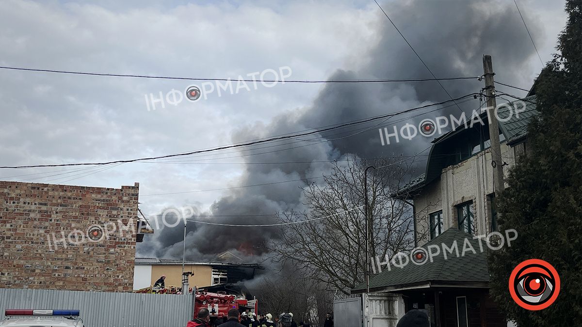 Від опівдня 9 лютого у Коломиї палає підприємство | Відео (оновлено) 1