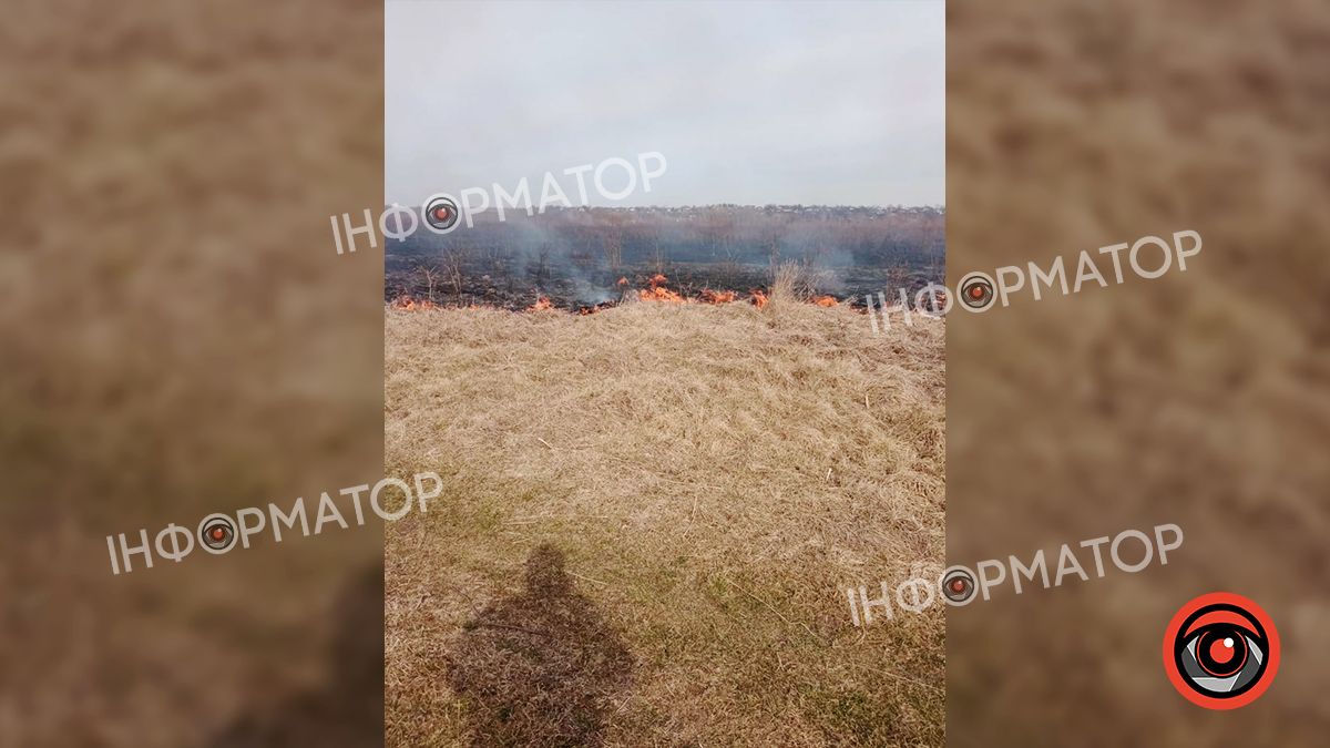 На Коломийщині знову загорілася суха трава 1