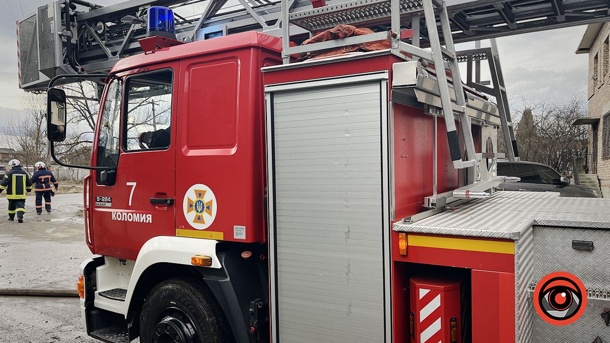 Воду до масштабної пожежі в Коломиї підвозять машинами із сусідніх громад 1