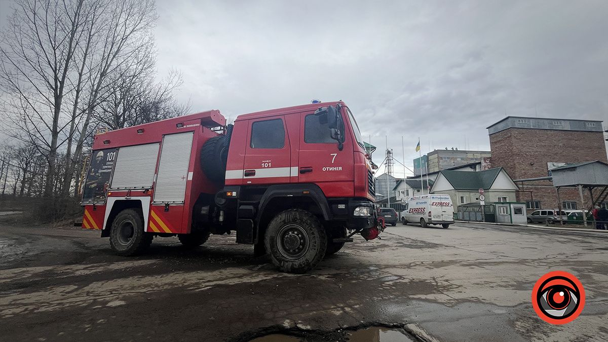 Масштабну пожежу на заводі у Коломиї локалізовано 1