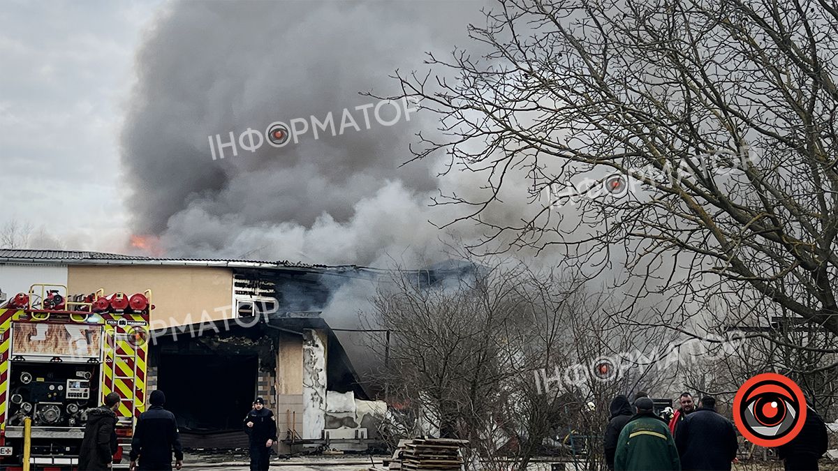 Воду до масштабної пожежі в Коломиї підвозять машинами із сусідніх громад 6