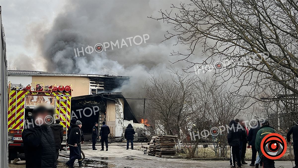 Воду до масштабної пожежі в Коломиї підвозять машинами із сусідніх громад 7