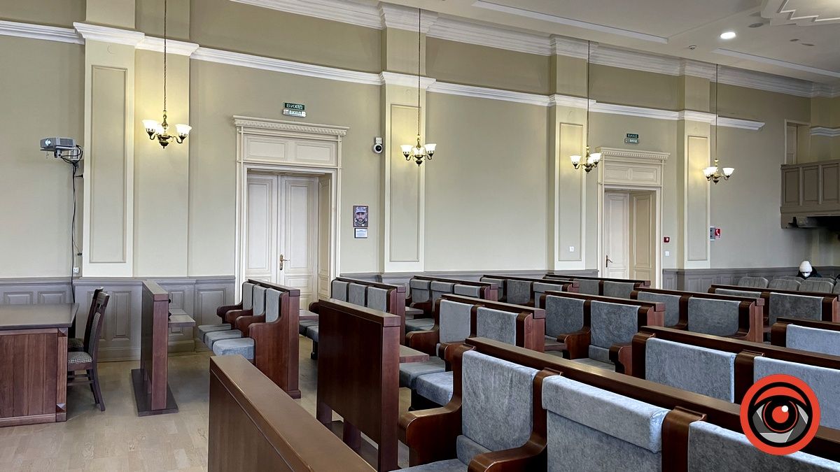 У залі засідань ратуші Коломиї пішли тріщини | ФОТО 2