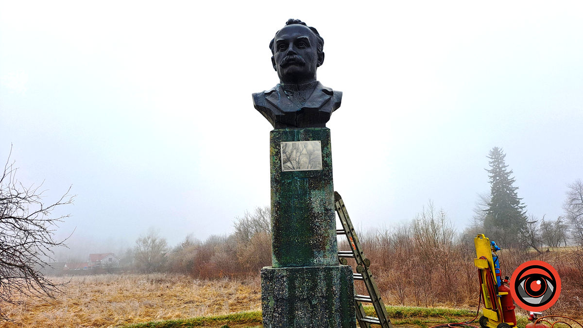 У Корничі вандали пошкодили пам'ятник Івану Франку