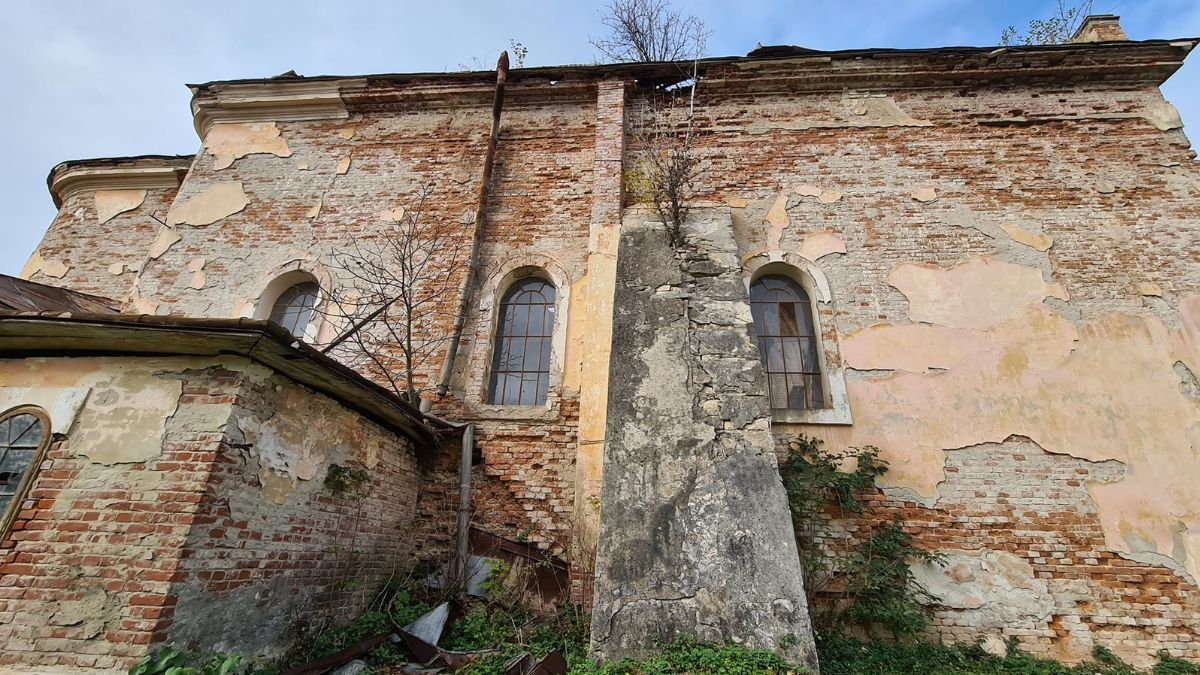 Міський голова Снятина питає, чи варто реставрувати вірменську церкву 2