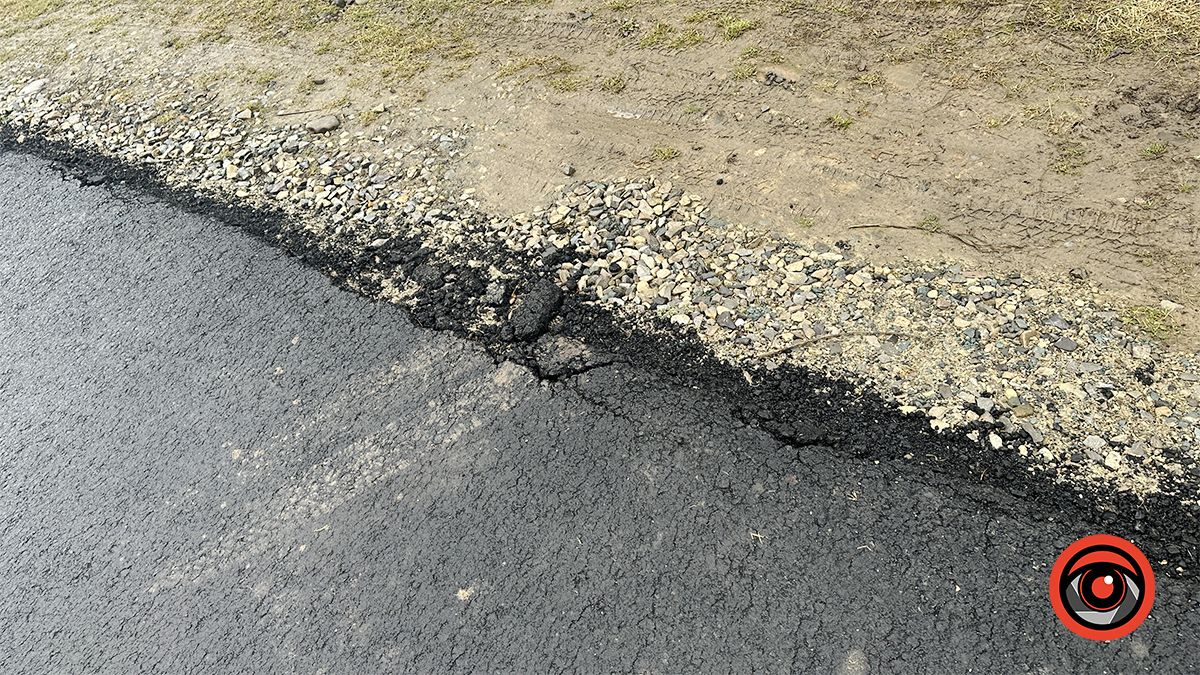 Тріщини та крихкий асфальт | Як зараз виглядають вулиці, які заасфальтували наприкінці минулого року 2