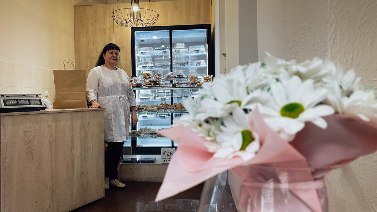 Меренговий рулет, лимонне печиво і еклер з маскарпоне: новинки "Любиної випічки" у Коломиї 7