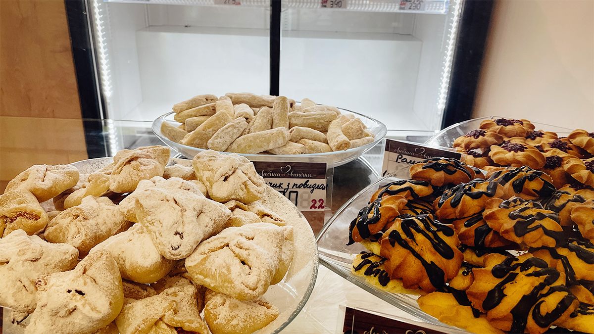 Меренговий рулет, лимонне печиво і еклер з маскарпоне: новинки "Любиної випічки" у Коломиї 2