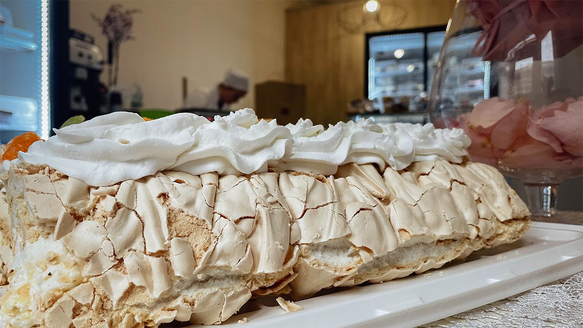 Меренговий рулет, лимонне печиво і еклер з маскарпоне: новинки "Любиної випічки" у Коломиї 4