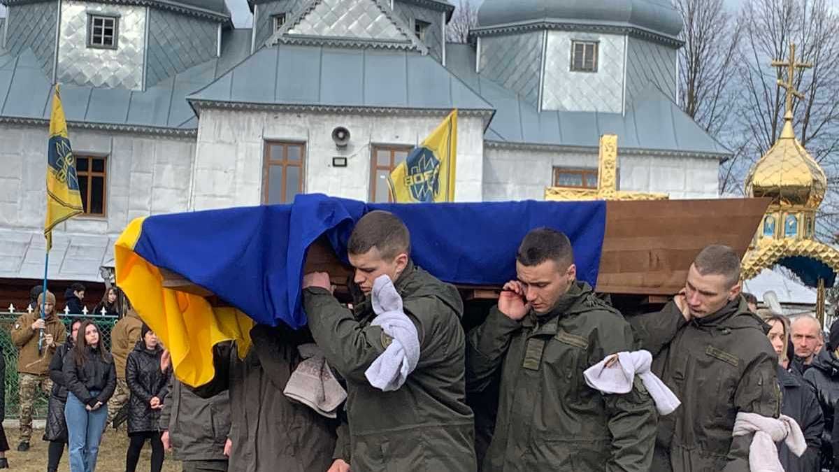 Коломийщина провела в останню дорогу 21-річного азовця Тараса Баришнікова 1