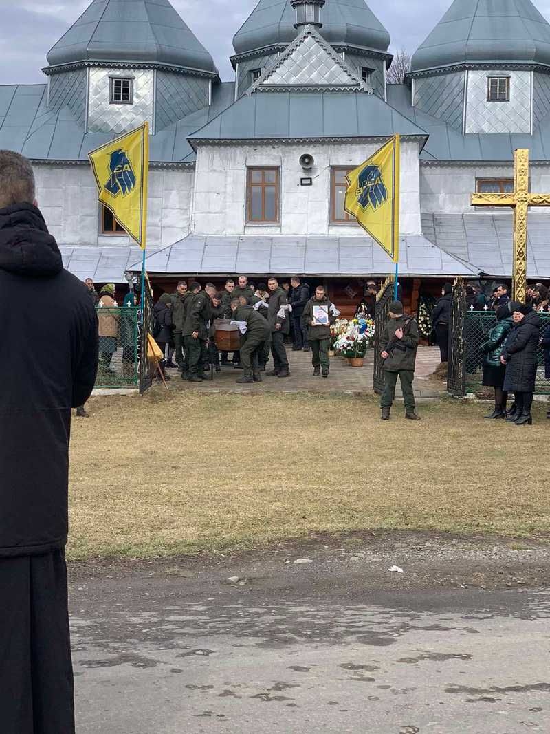 Коломийщина провела в останню дорогу 21-річного азовця Тараса Баришнікова 2