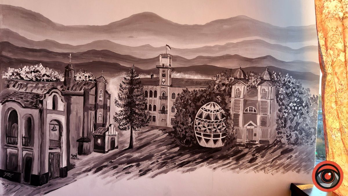 Мурал на балконі: коломиянка підкреслила приголомшливий краєвид малюнком на стіні 2