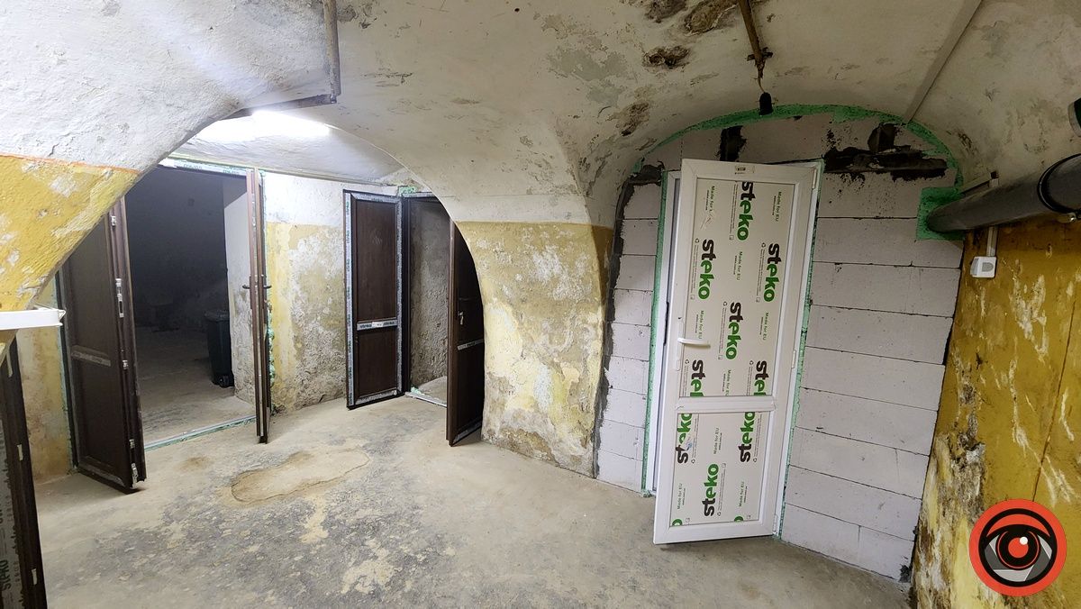 Переможців нема, але частина робіт виконана: ситуація довкола укриття ратуші 10