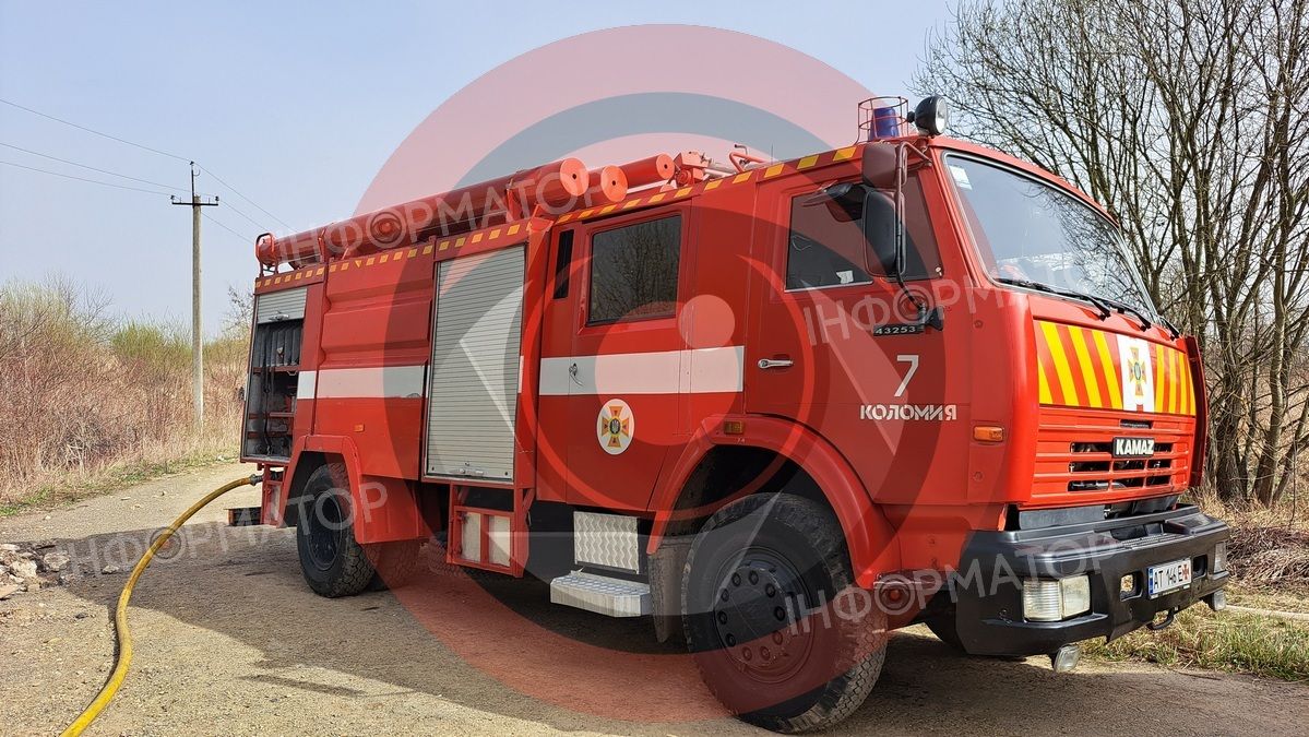 На околиці Коломиї палає понад гектар сухотрав'я 3