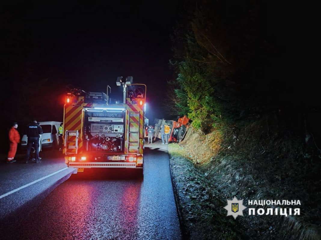 За добу три ДТП сталось на Прикарпатті: загинув водій, пішохід та травмувався велосипедист 2