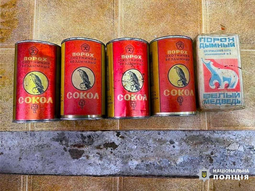 Чоловіки з Косівщини торгували зброєю та боєприпасами, що потрапляли з фронту 3