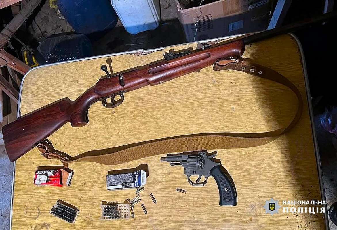 Чоловіки з Косівщини торгували зброєю та боєприпасами, що потрапляли з фронту 4