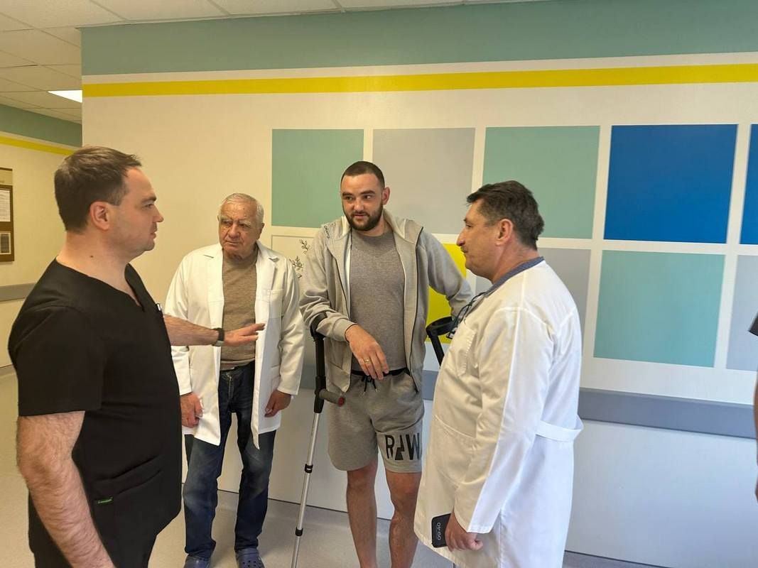 Прикарпатським медикам вдалось врятували від ампутації ногу захисника 2