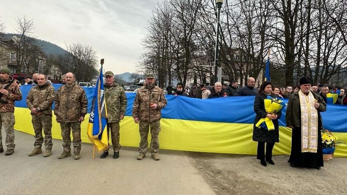 Верховинщина прощалась із загиблим воїном Андрієм Зеленчуком 3