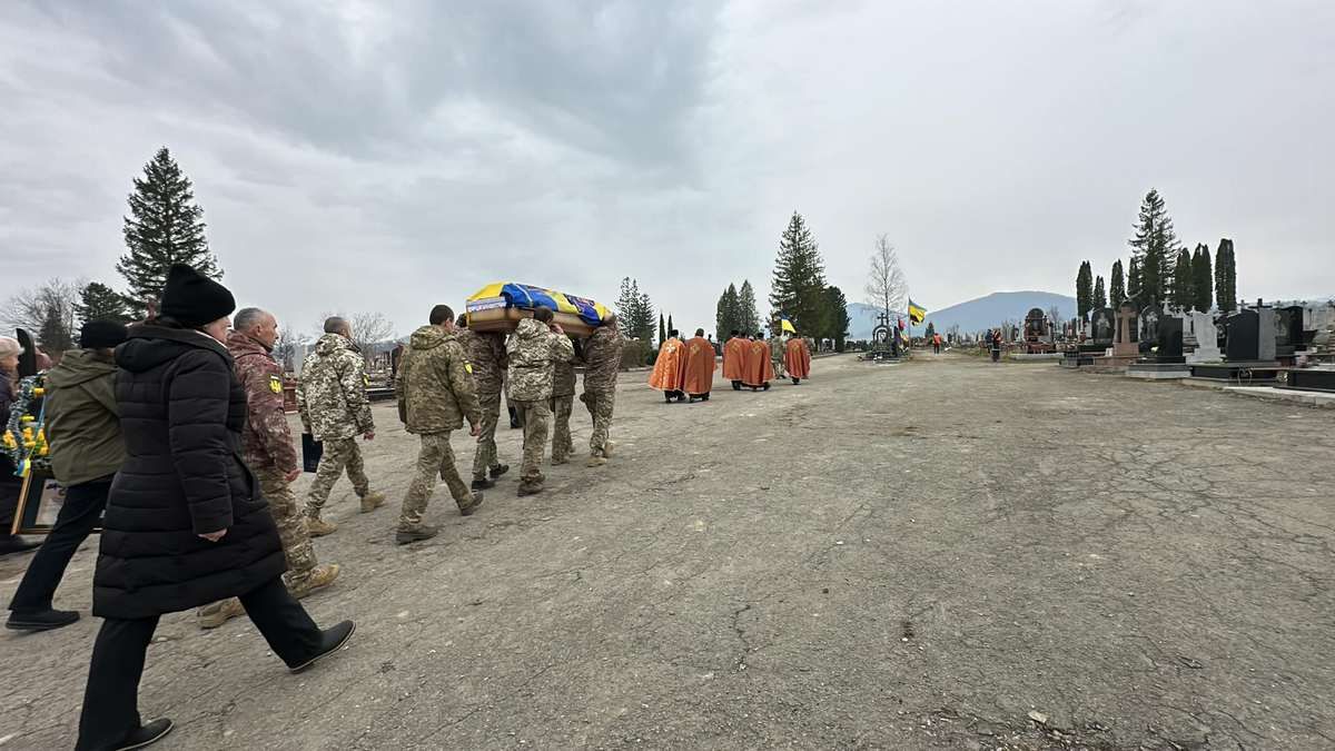 Надвірна провела на вічний спочинок Героя Юрія Коцька 8