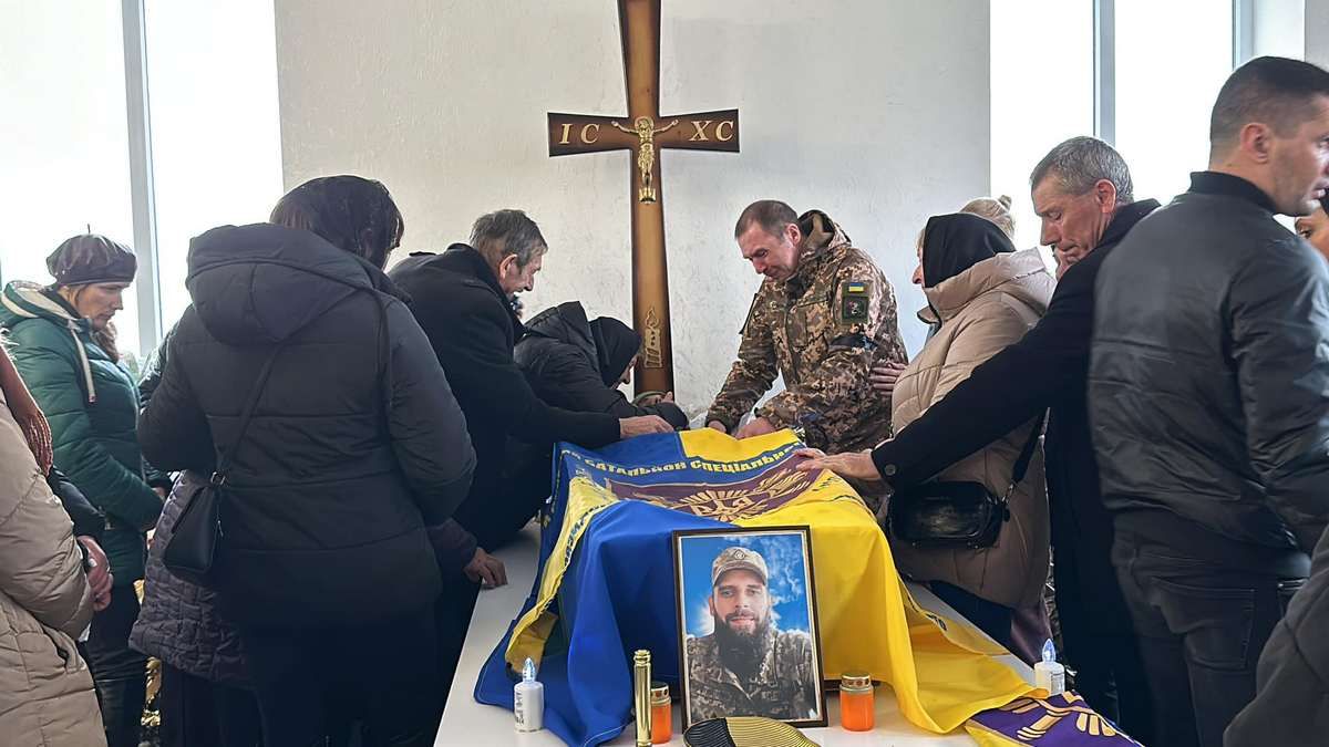 Надвірна провела на вічний спочинок Героя Юрія Коцька 2