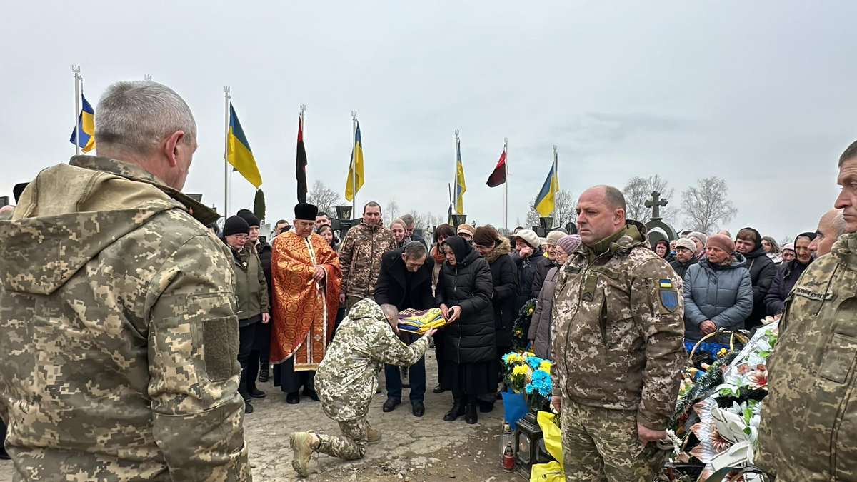 Надвірна провела на вічний спочинок Героя Юрія Коцька 10