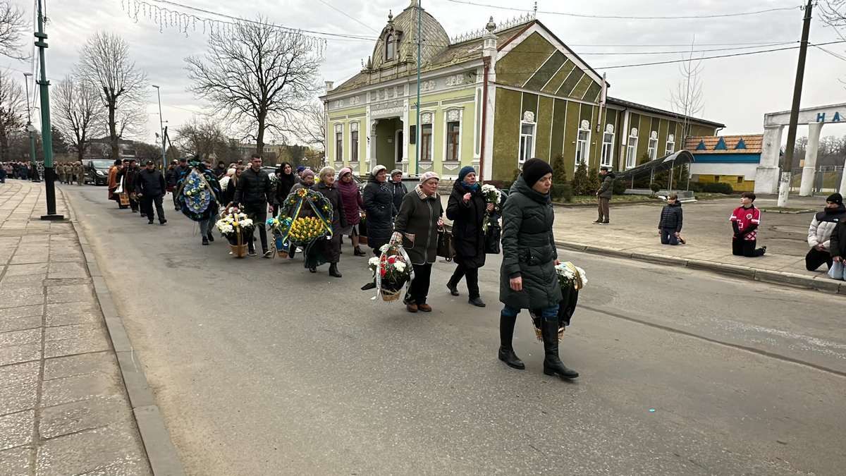 Надвірна провела на вічний спочинок Героя Юрія Коцька 5