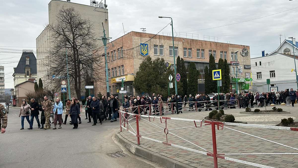 Надвірна провела на вічний спочинок Героя Юрія Коцька 4