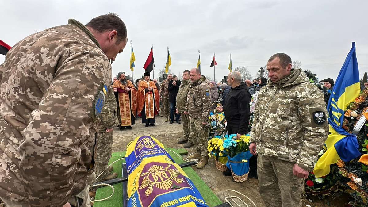 Надвірна провела на вічний спочинок Героя Юрія Коцька 9