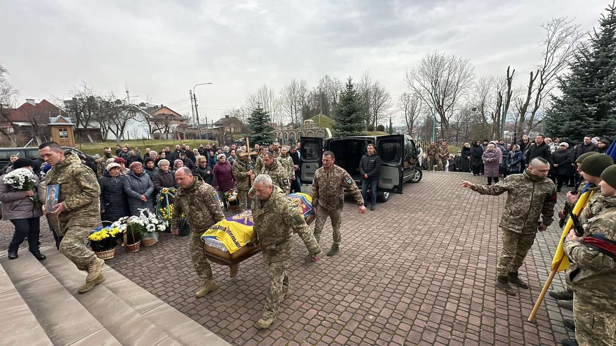 Надвірна провела на вічний спочинок Героя Юрія Коцька 6