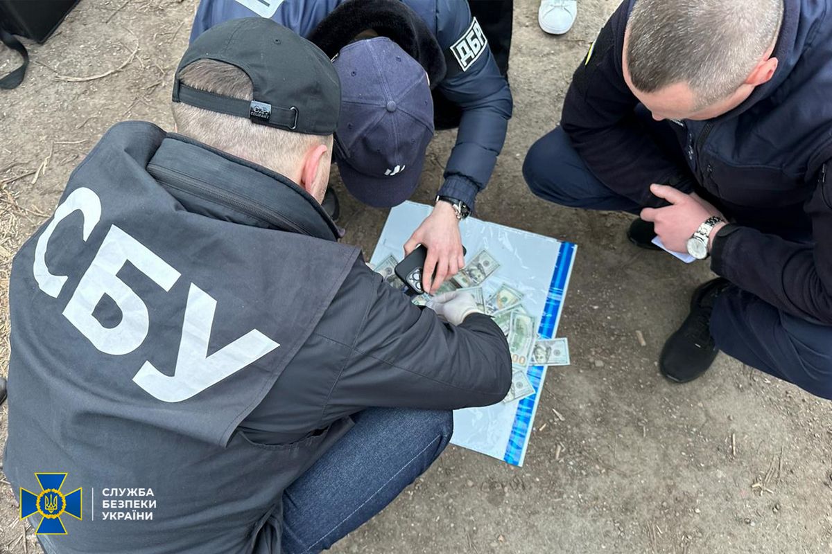 СБУ повідомила деталі щодо ДСНСника, якого спіймали на хабарі у Коломиї 1
