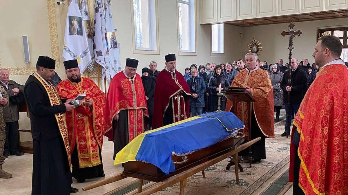 У Ланчині віддали останню шану захиснику Володимиру Голінею 4