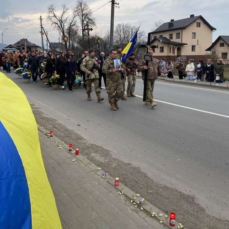 У Ланчині віддали останню шану захиснику Володимиру Голінею 5