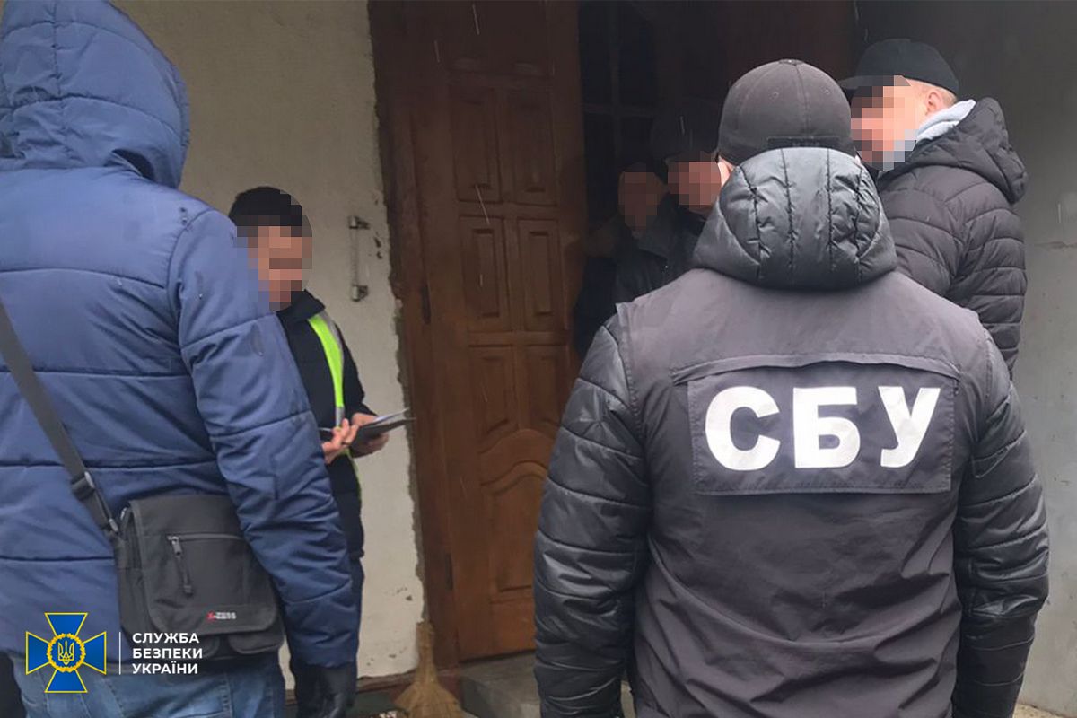 Чоловіки з Косівщини торгували зброєю та боєприпасами, що потрапляли з фронту 5