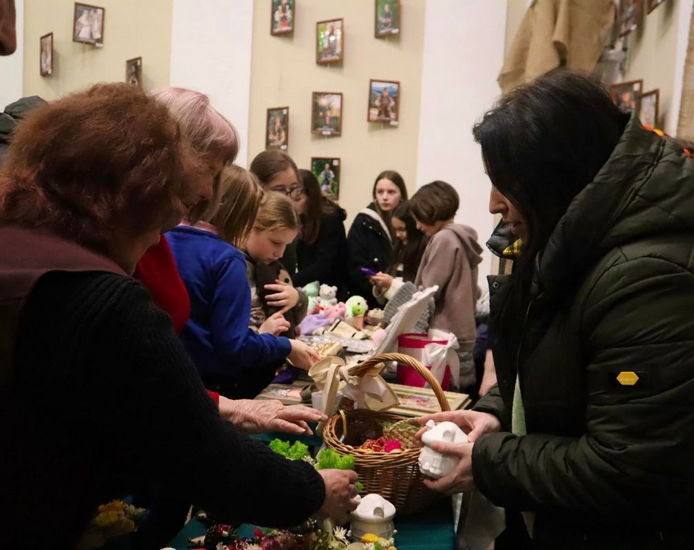 У Коломиї діти провели благодійну акцію, щоб зібрати кошти для захисників 4