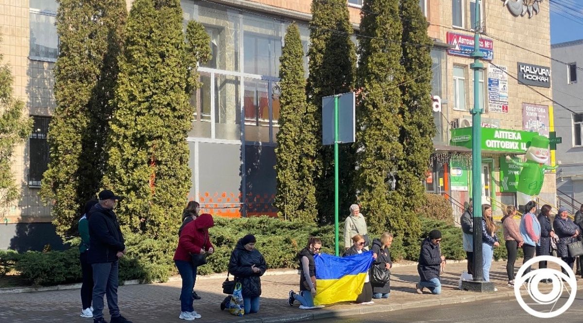 У Надвірній віддали останню шану загиблому 22-річному воїну Андрію Типусяку 3