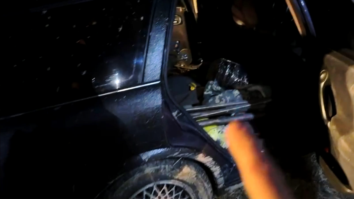 Прикордонники затримали чоловіків, які хотіли нелегально переправити за кордон сигарети безпілотниками 1