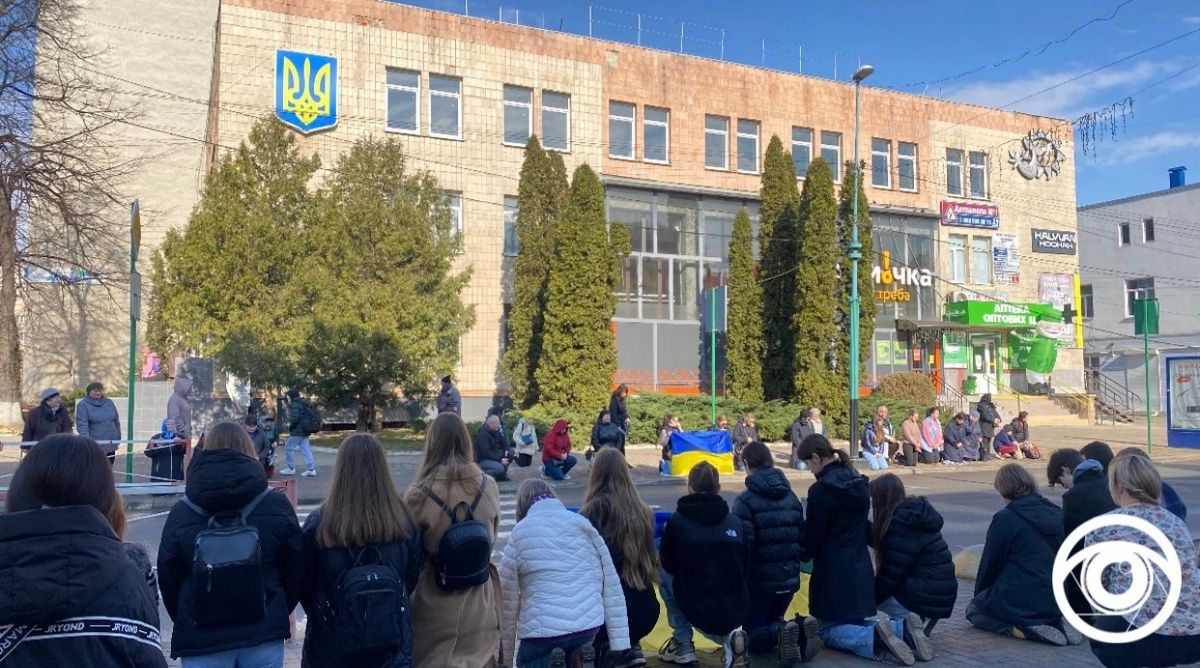 У Надвірній віддали останню шану загиблому 22-річному воїну Андрію Типусяку 4