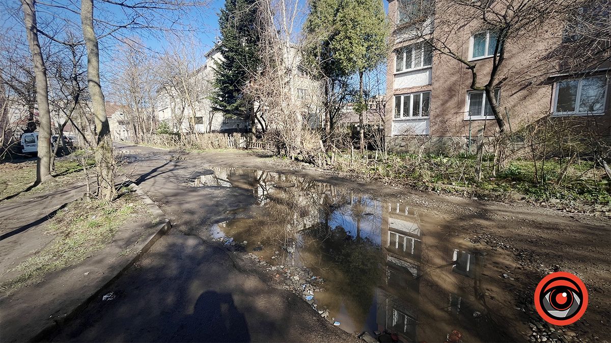 Мешканці вул.Чайковського скаржаться на стан міжбудинкового проїзду 3