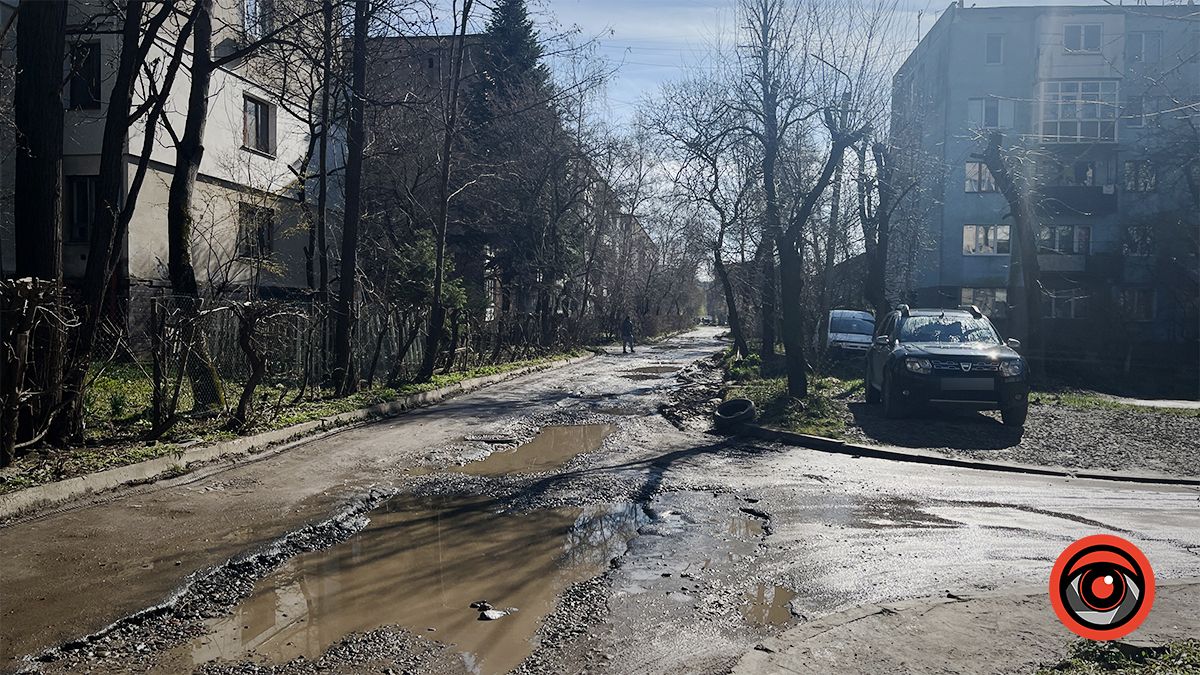 Мешканці вул.Чайковського скаржаться на стан міжбудинкового проїзду 2