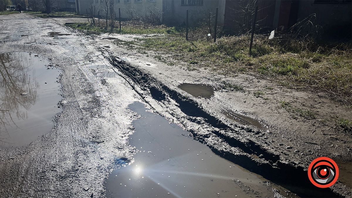 Мешканці вул.Чайковського скаржаться на стан міжбудинкового проїзду 9