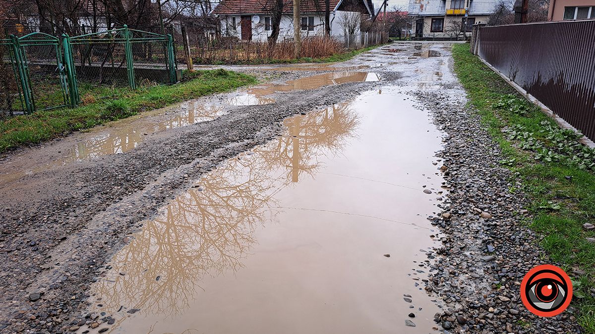 Вулиці неподалік парку Шевченка потопають у болоті 3